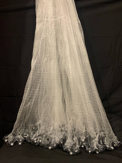 Dropout cast net hanging full length, showing the mesh and leadline